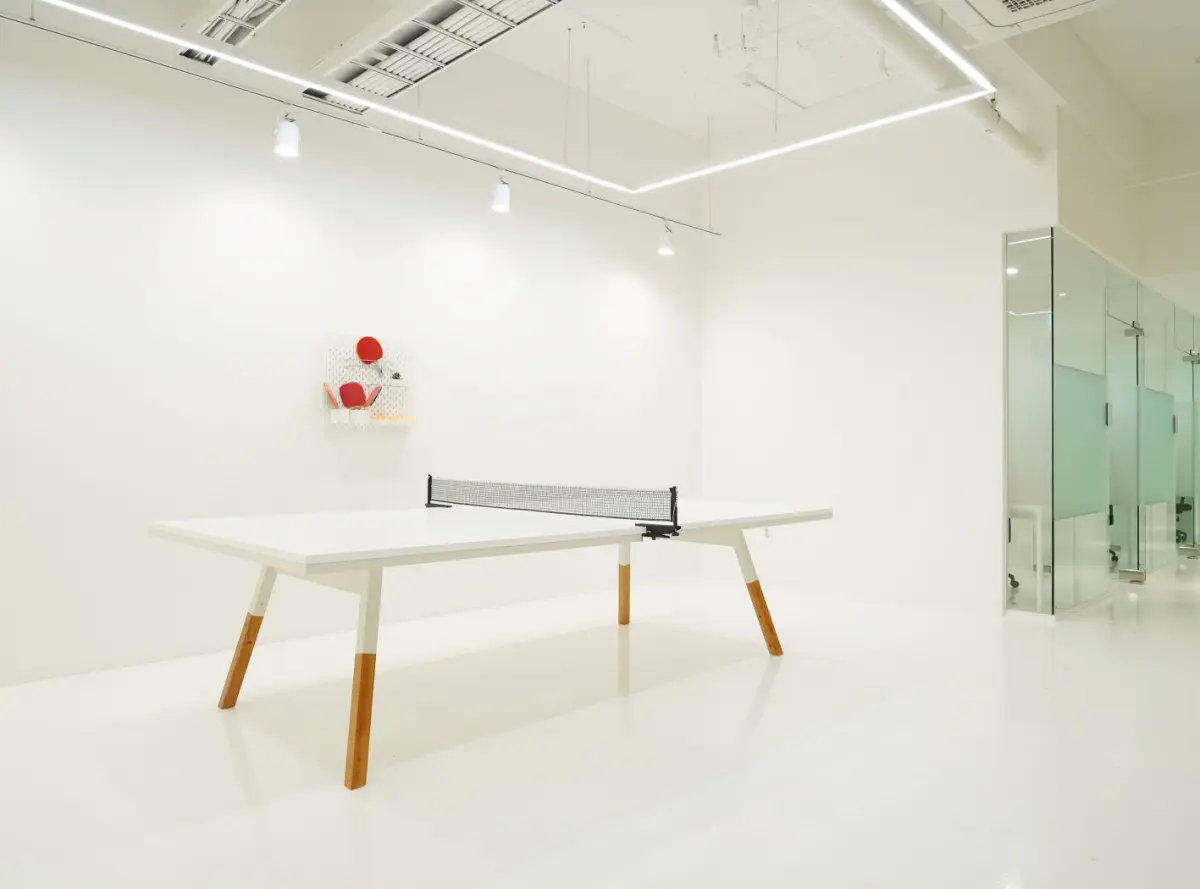 화이트 미니멀 오피스 휴게공간 인테리어